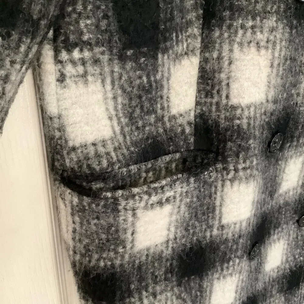 Banana Republic large scale